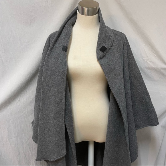 SOLD Grey Fleece Women’s Cape - Picture 3 of 9